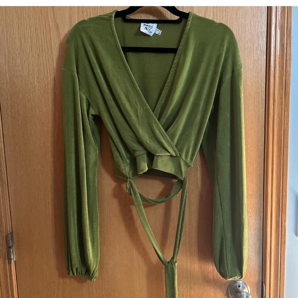 Princess Polly Tops - Princess Polly Shoulder Drop Wrap Belted green crop top, size 4